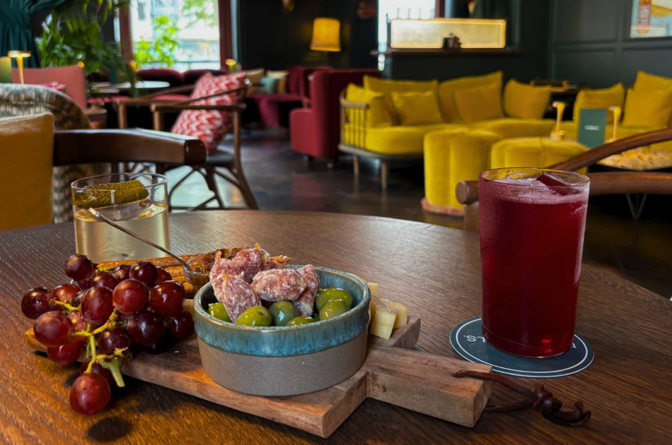 Cocktails og charcuterie-bræt for 2 personer til KUN 299 kr.