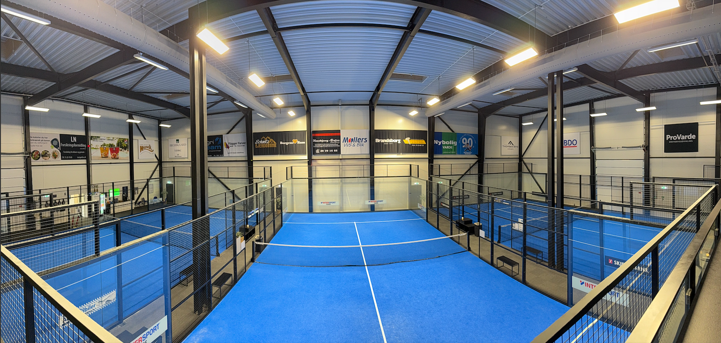 Spar op til 50% på padel i Varde: Book en dobbeltbane for kun 119 kr.