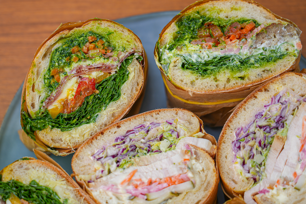Sandwich, dessert og drikkevarer for 2 personer fra populære FrAAderen til 139 kr.