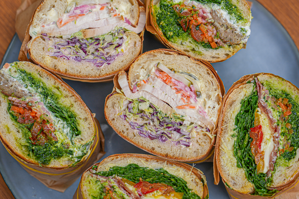 Sandwich, dessert og drikkevarer for 2 personer fra populære FrAAderen til 139 kr.