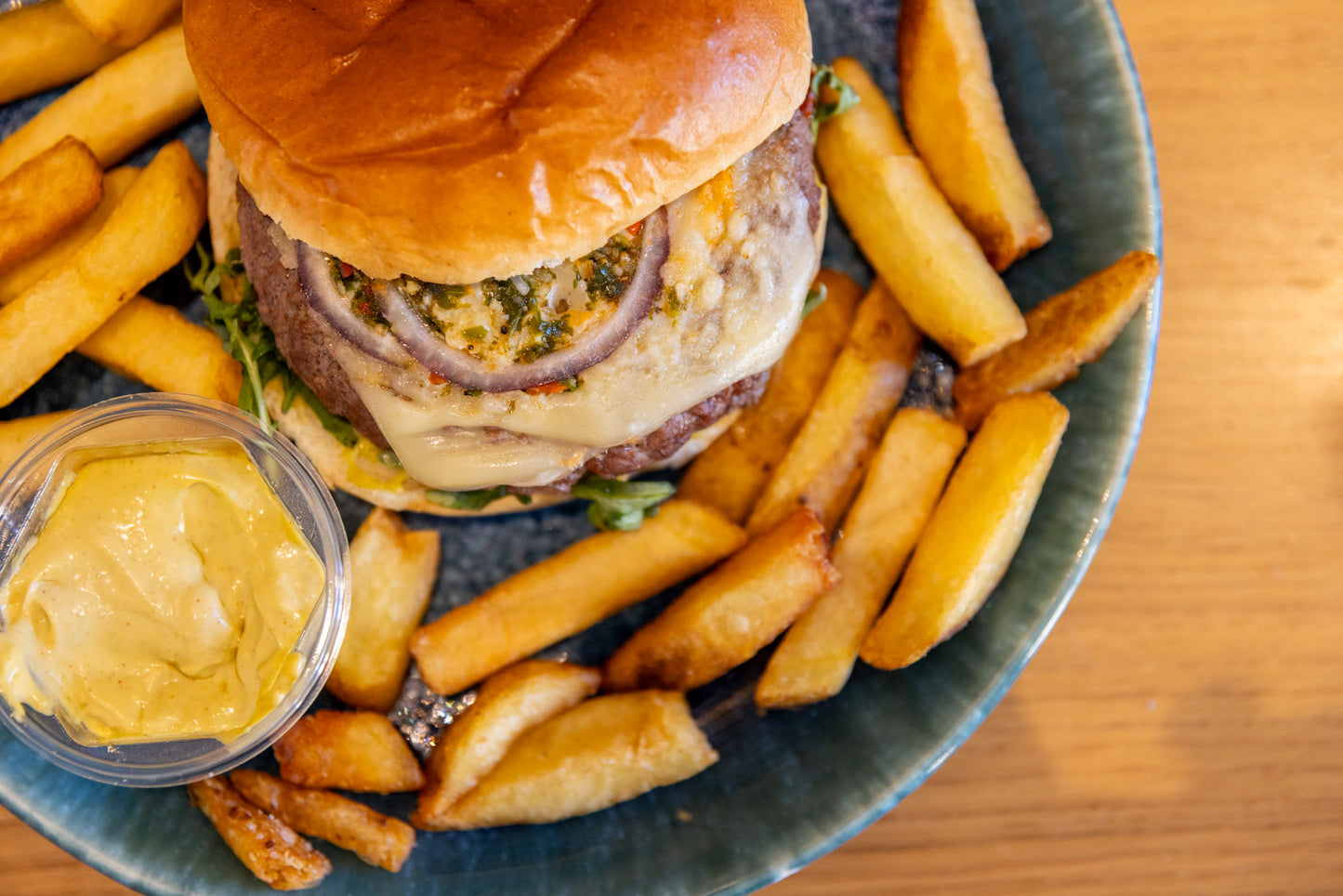 Gourmetburger + fries + sodavand – kun 85 kr.
