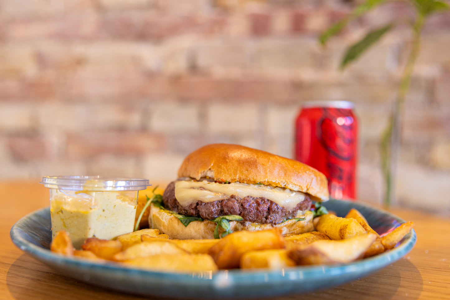 Gourmetburger + fries + sodavand – kun 85 kr.