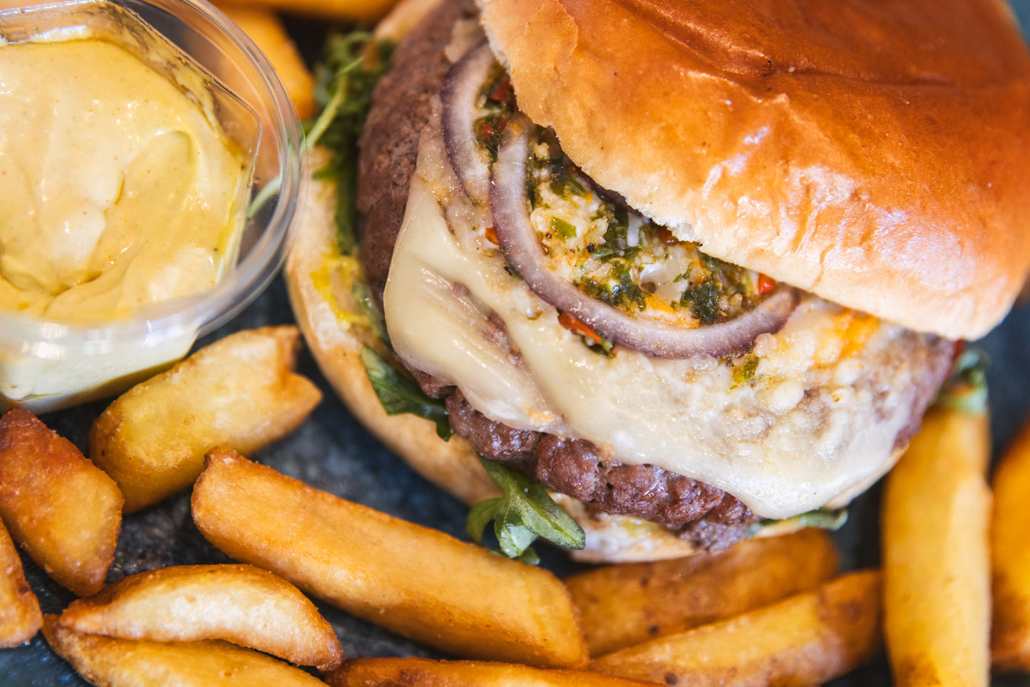 Gourmetburger + fries + sodavand – kun 85 kr.