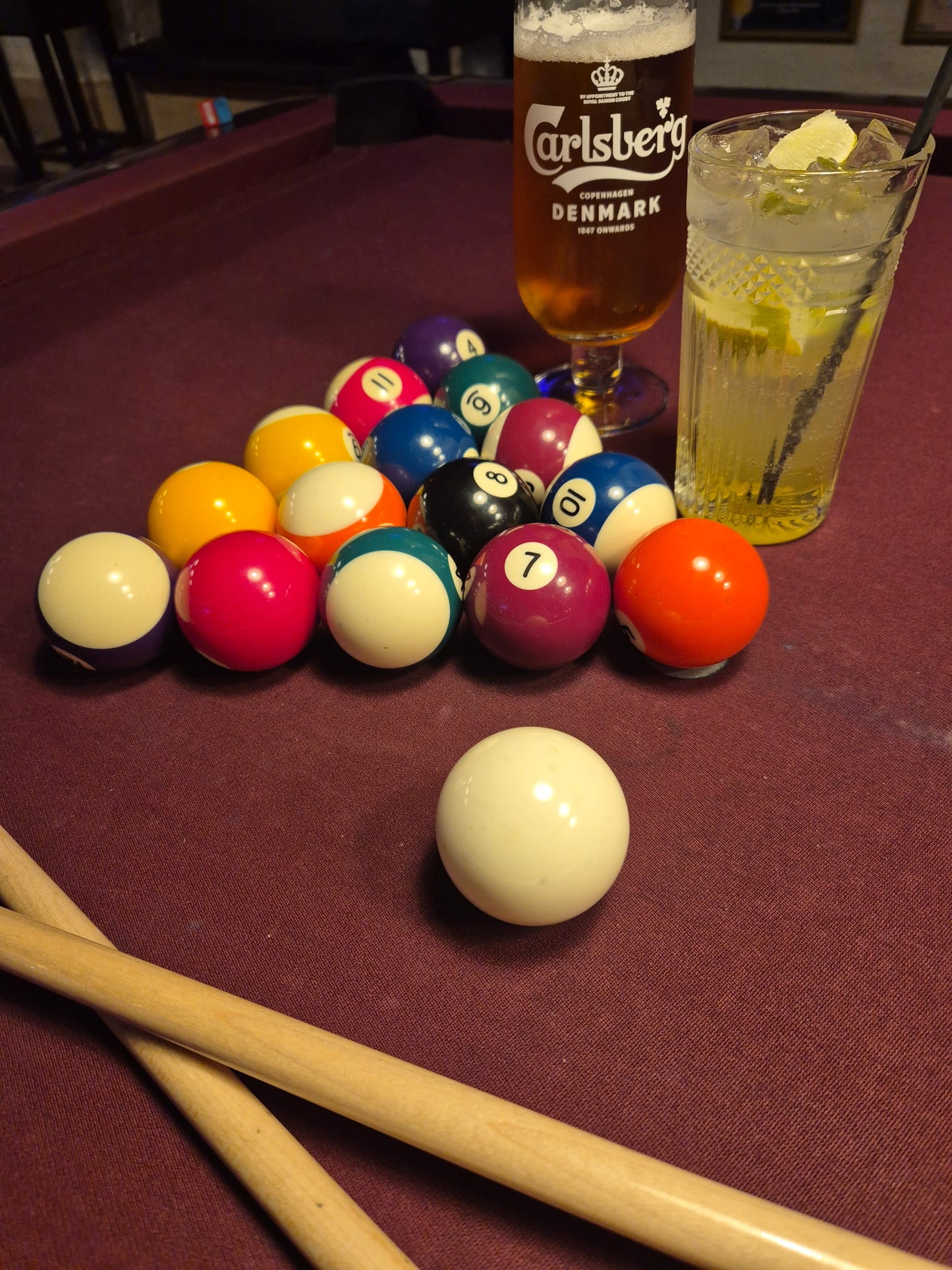 Vildt tilbud hos Stalden Pool & Sportsbar: Få en times pool og valgfri drikkevarer til kun 149 kr.