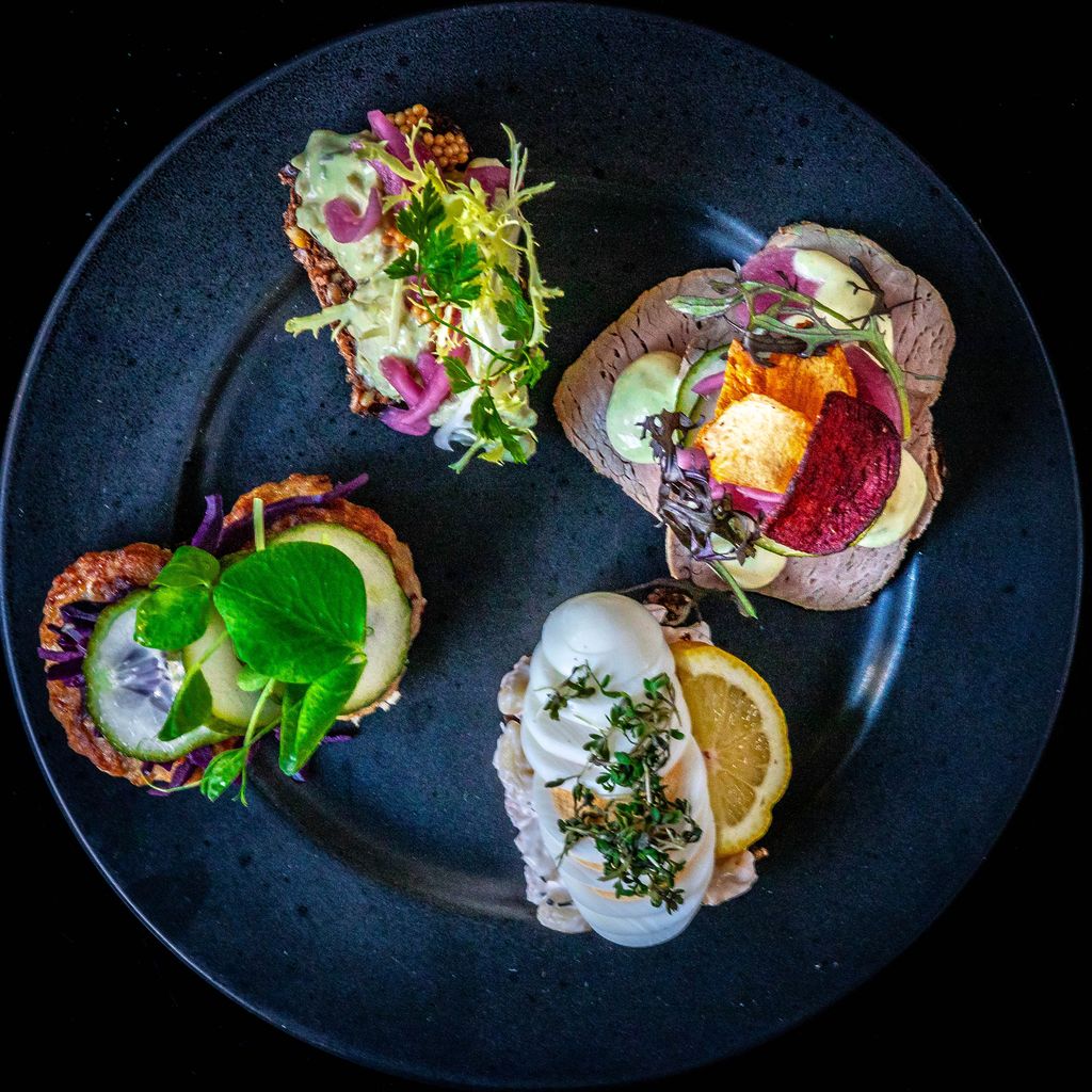 Smørrebrød Deluxe: Livretten i Aarhus med fire stk. smørrebrød til KUN 99 kr.