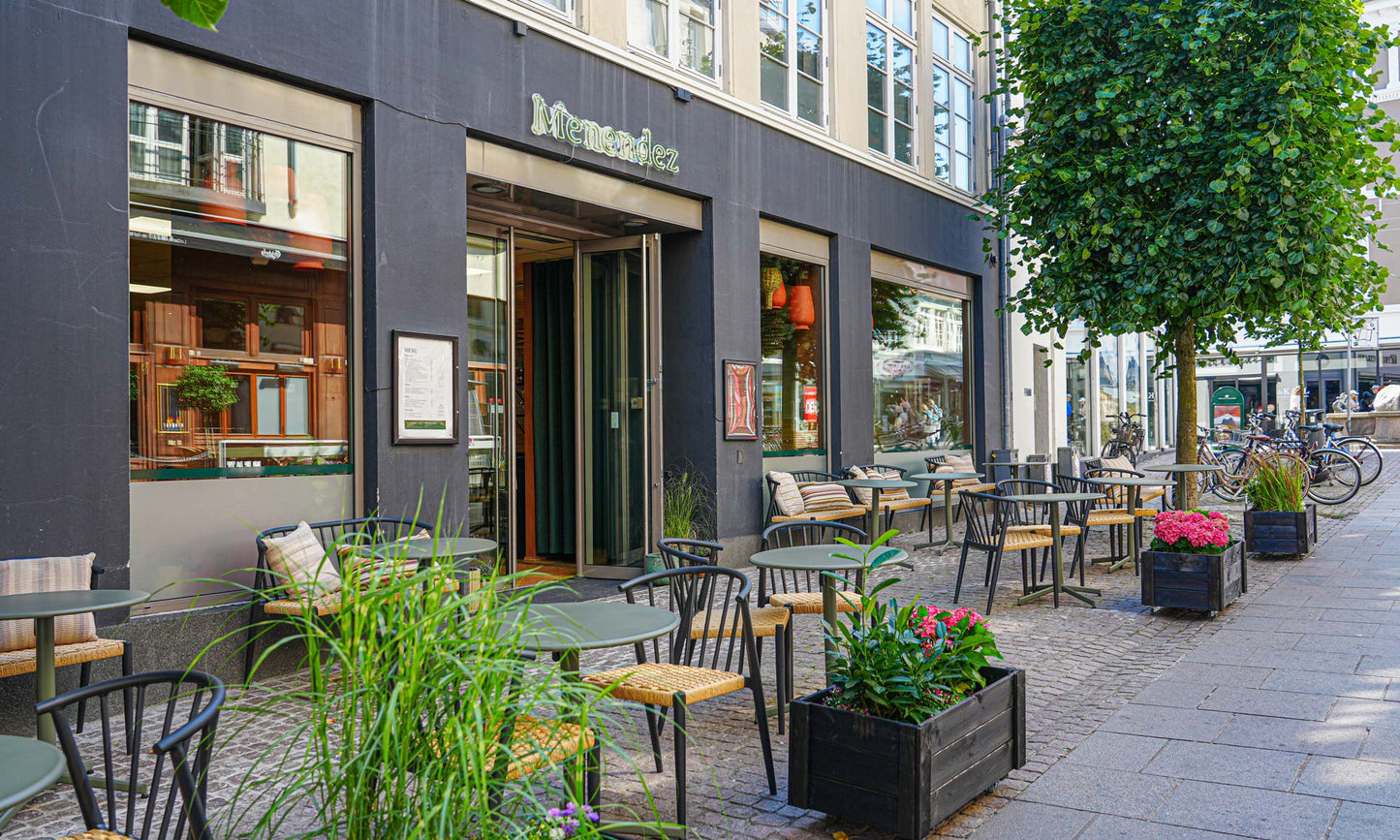 6 serveringer samt cocktail hos Menendez til kun 265 kr.