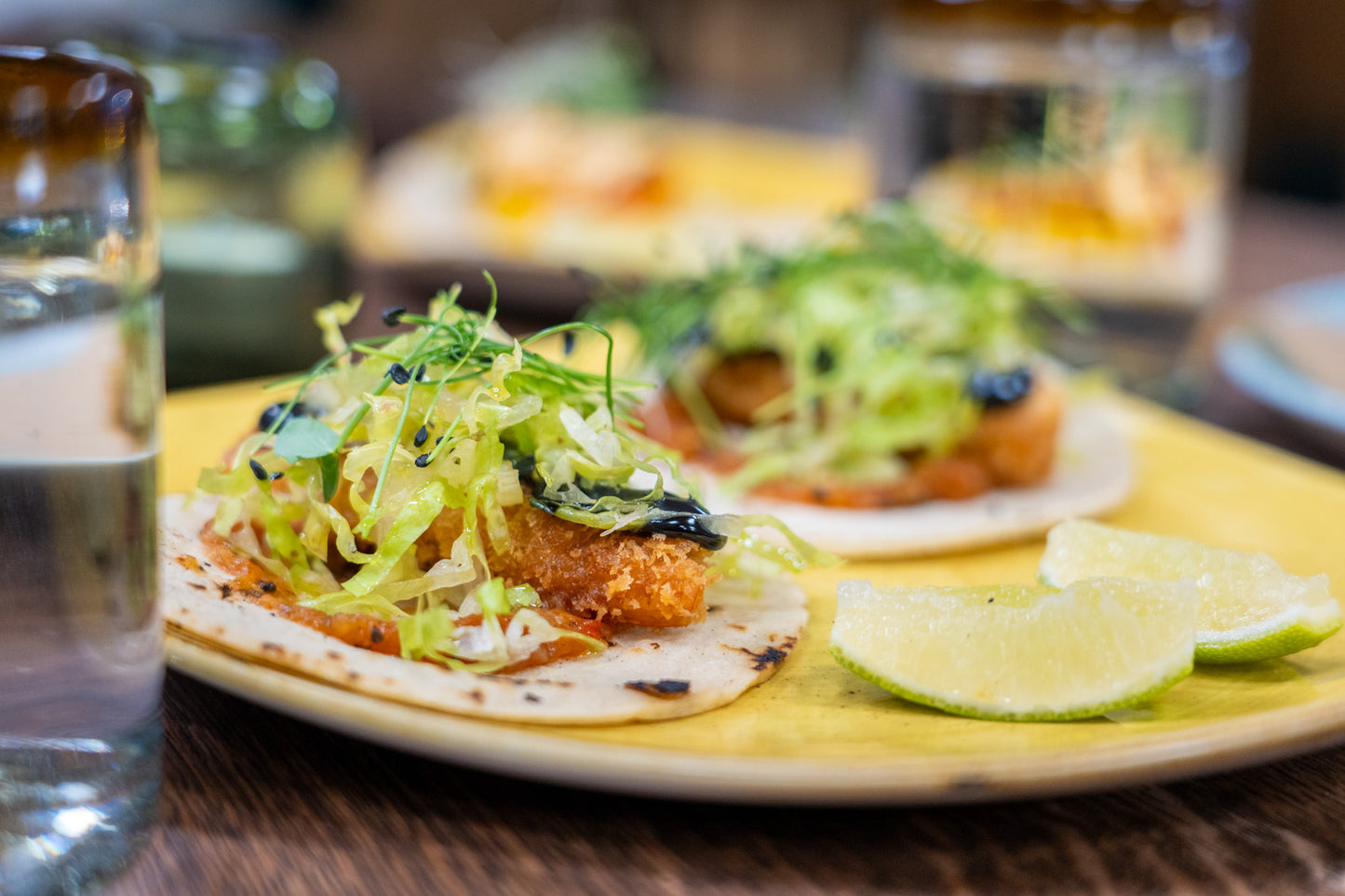 6 serveringer samt cocktail hos Menendez til kun 265 kr.