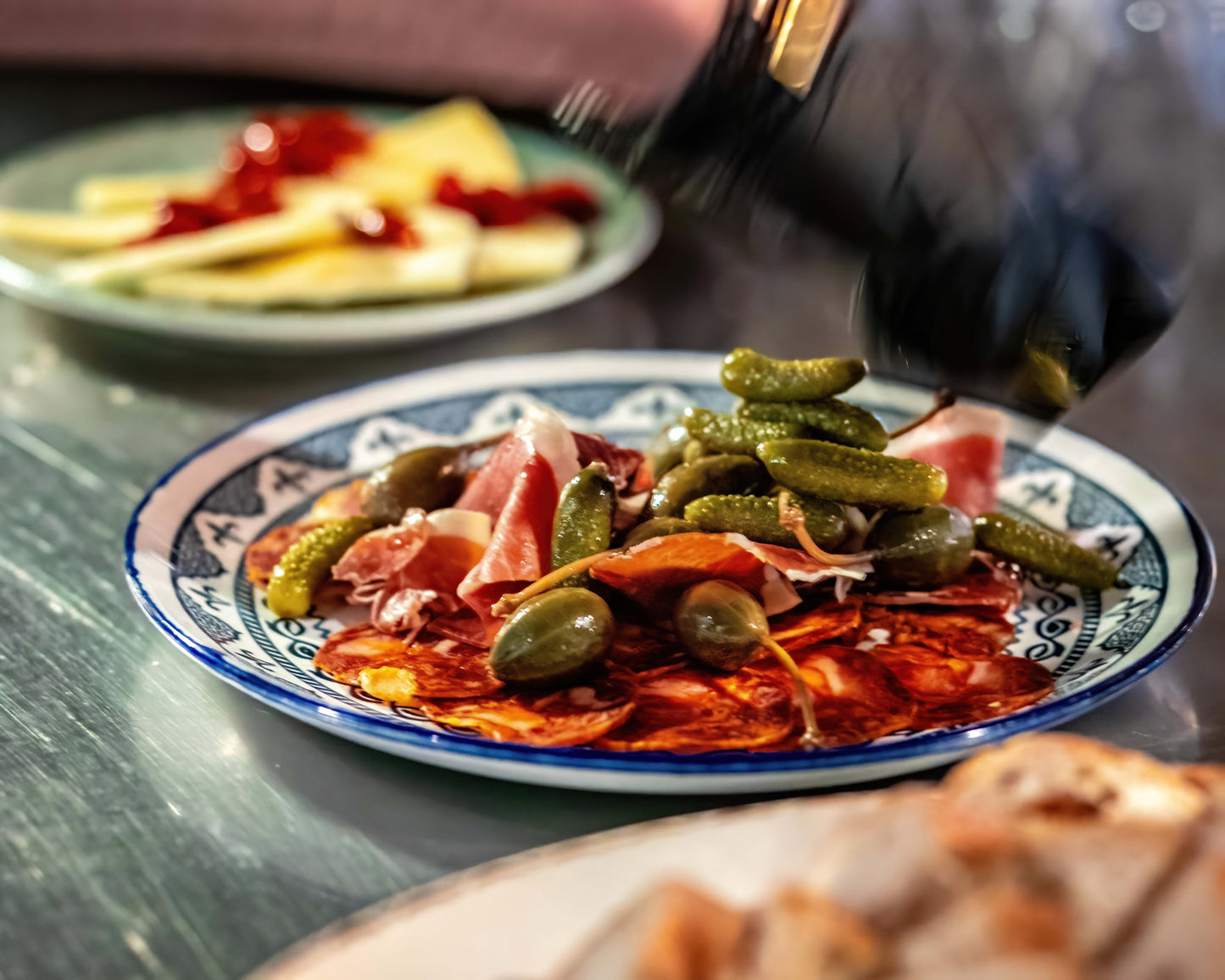 Spar 33 % på lokal Aarhus-favorit – tapas og vin til under 200 kr.