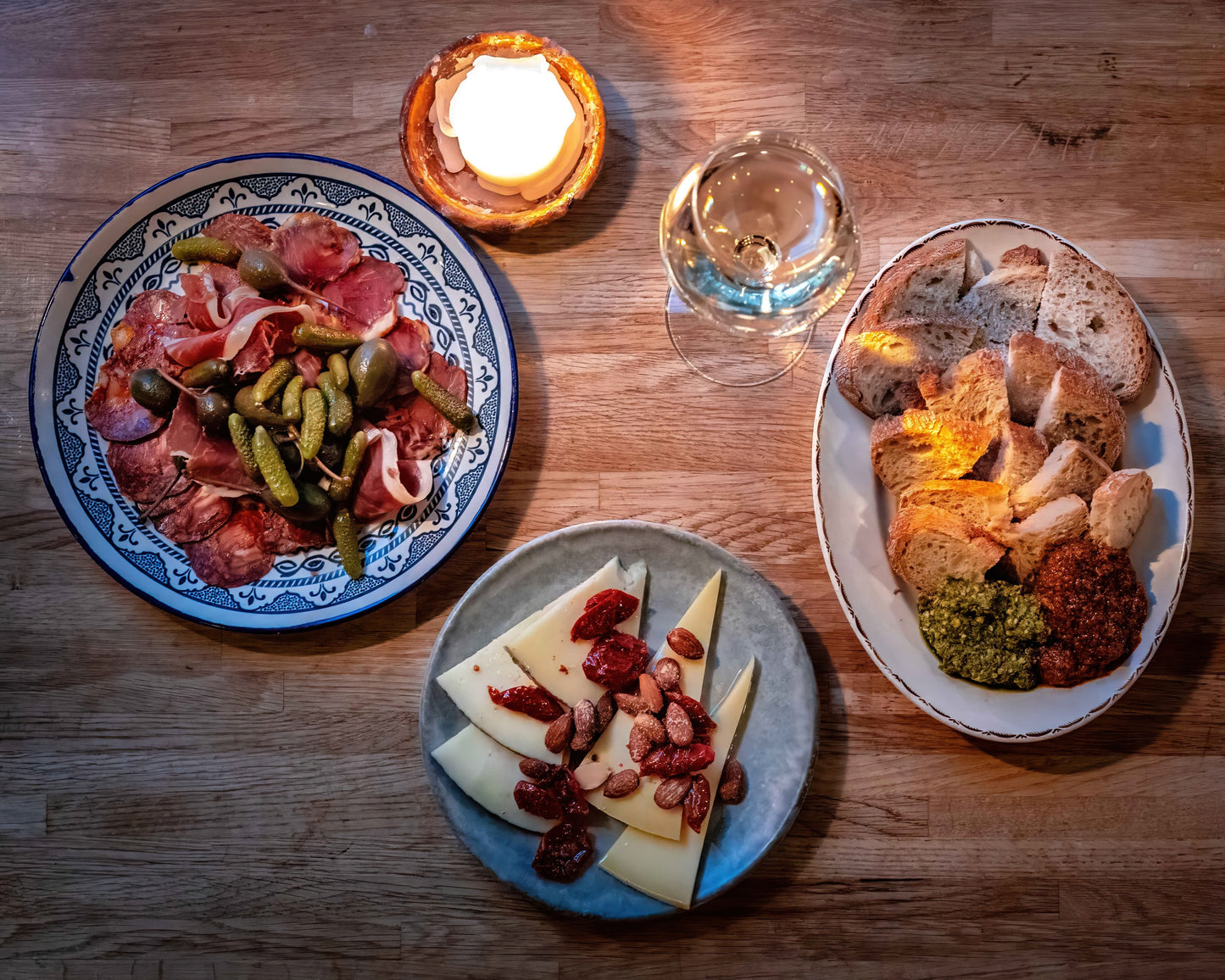 Spar 33 % på lokal Aarhus-favorit – tapas og vin til under 200 kr.