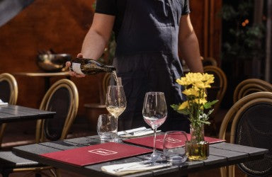 Bistro Dejavú: Du får 6 serveringer for kun 265 kr.